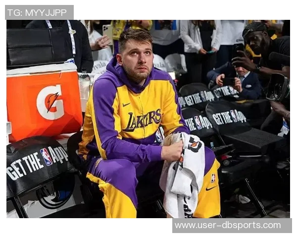 张佳玮分析詹姆斯持球策动减少原因东契奇分担责任与启动困难并存